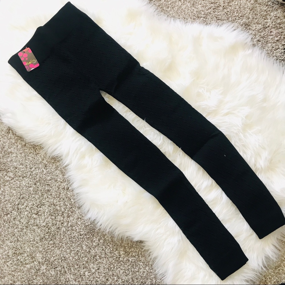 NWT Black Fleece Lined Cableknit Leggings - Picture 4 of 6
